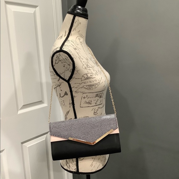 Aldo Handbags - ALDO CLUTCH W/ REMOVABLE CHAIN